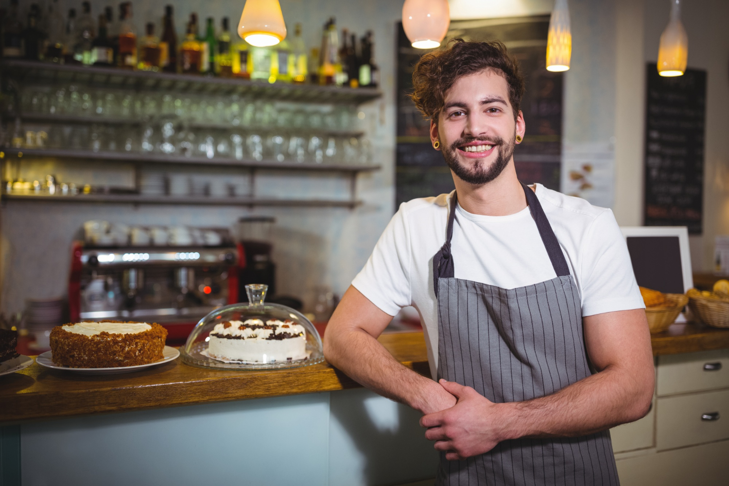portrait-waiter-standing-counter