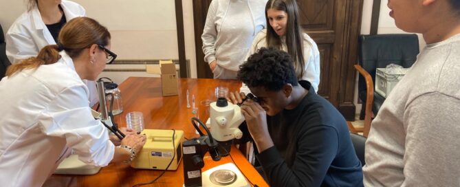 Microplastiche sotto la lente per gli allievi di Casale