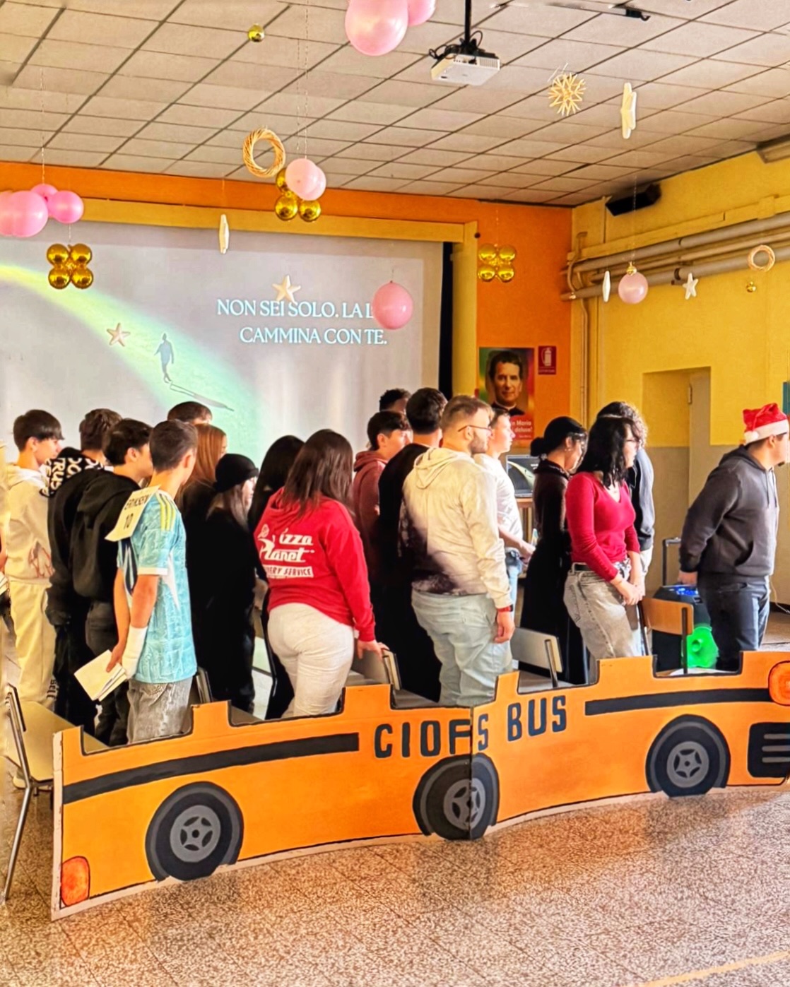 Alzarsi per fare la differenza: auguri degli allievi del Ciofs Vercelli